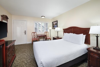 Standard Room, 1 Queen Bed, Accessible, Bathtub