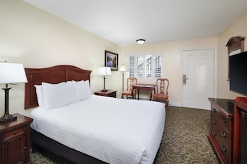 Standard Room, 1 Queen Bed, Accessible, Non Smoking