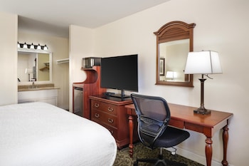 Standard Room, 1 King Bed, Non Smoking, Refrigerator & Microwave