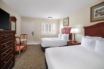 Standard Room, 2 Double Beds, Accessible, Bathtub