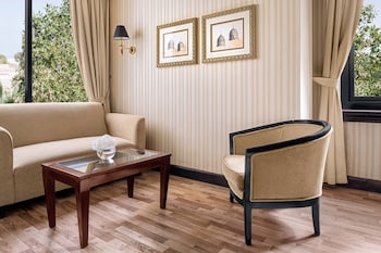 Club Suite, 1 King Bed (Club Floor)