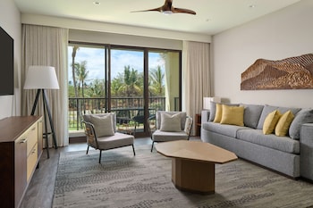2 Bedroom 1 King 2 Doubles Suite