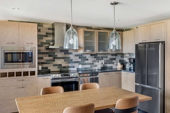1 Bedroom King Suite 3 TVS