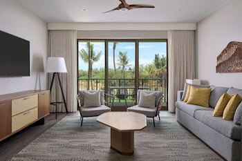 2 Bedroom Resort View 1 King 2 Doubles Roll In Shower