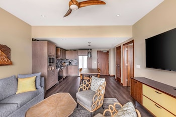 1 Bedroom King Suite 3 TVS