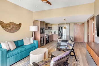 1 Bedroom Ocean View King Deluxe Suite