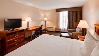 Standard Room, 1 King Bed, Non Smoking, Refrigerator & Microwave (Larger Room)