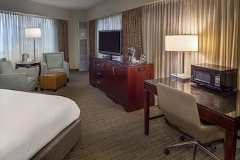 Standard Room, 1 King Bed, Refrigerator