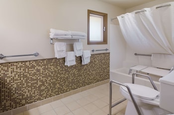 Standard Room, 1 Queen Bed, Accessible, Bathtub