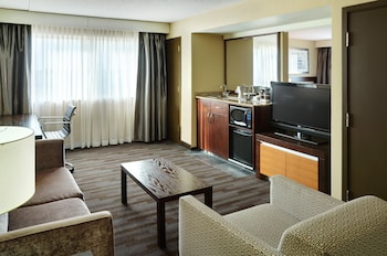 2 DOUBLE 1 BEDROOM MOBILITY ACCESSIBLE W/ TUB