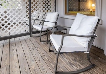 Deluxe Room, 2 Queen Beds, Patio