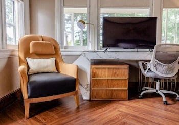 Suite (Bridal, with Private Porch)