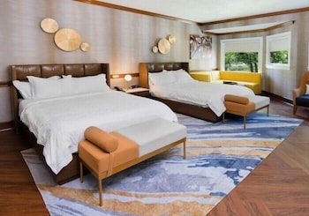 Deluxe Room, 2 Queen Beds, Patio