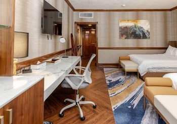 Deluxe Room, 2 Queen Beds, Patio