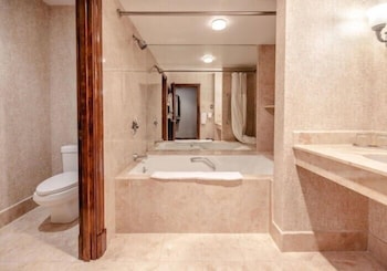 Executive Room, Hot Tub (Fireplace)