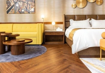 Deluxe Room, 1 King Bed, Patio