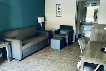 1 King Bed, 1-Bedroom, Suite, Non-Smoking