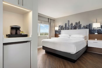 Room, 1 King Bed, Hearing Accessible