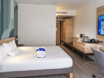 Superior Room, 1 Queen Bed (in Plaza Building)