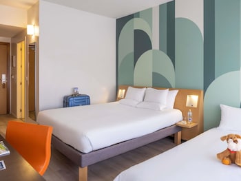 Standard Room, 1 Queen Bed with Sofa bed (in Plaza Building)