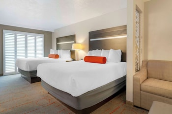 Suite, 2 Queen Beds, Non Smoking, Balcony (Pet Friendly)