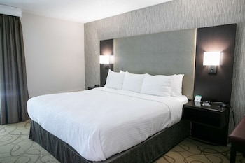 Suite, 1 King Bed, Non Smoking, Balcony (Separate Living Room)