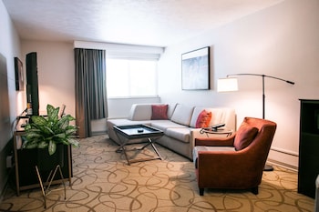 Suite, 1 King Bed, Non Smoking, Balcony (Separate Living Room)