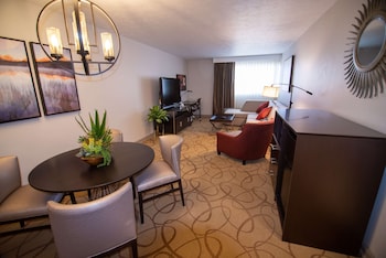 Suite, 1 King Bed, Non Smoking, Balcony (Separate Living Room)