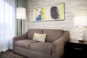 Deluxe Room, 1 King Bed, City View