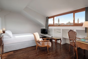 Deluxe Room, City View