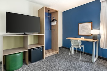 Studio, 1 King Bed, Accessible, Bathtub (Mobility)