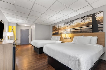 Deluxe Room, 2 Queen Beds, Non Smoking