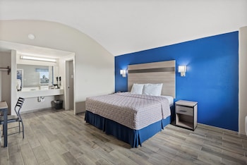 Standard Room, 1 King Bed, Non Smoking, Ocean View