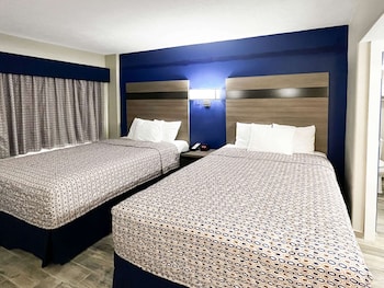 Standard Room, 2 Queen Beds, Non Smoking, Kitchenette