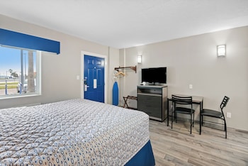 Standard Room, 1 King Bed, Mobility Accessible, Kitchenette