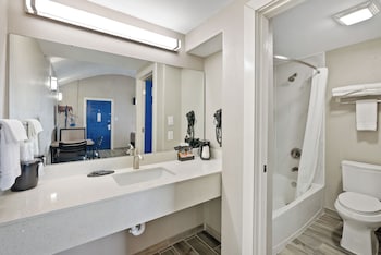Exclusive Room, 1 King Bed, Balcony, Ocean View
