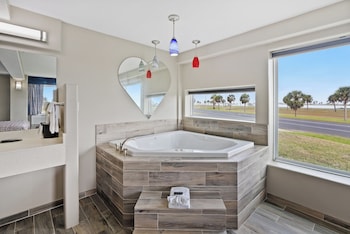 Honeymoon Suite, 1 King Bed, Non Smoking