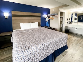 Standard Room, 1 King Bed, Non Smoking