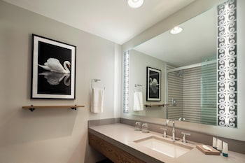 Room, 2 Queen Beds, River View