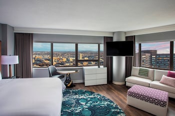 Studio Suite, 1 King Bed, City View, Corner