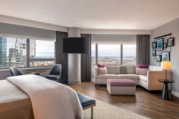 Room, 1 King Bed, Corner