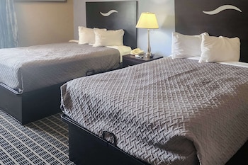 Deluxe Room, 2 Queen Beds, Accessible, Non Smoking