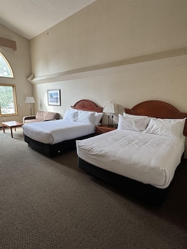Standard Room, 2 Queen Beds, Non Smoking, Kitchenette (Dining Table;with Sofabed)