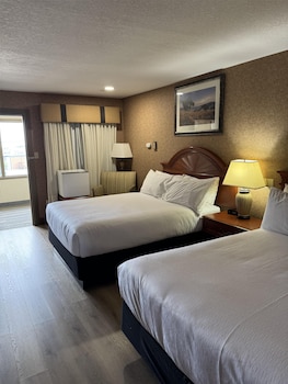 Standard Room, 2 Queen Beds, Accessible, Kitchenette (Dining Table;with Sofabed)