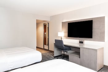 Room, 2 Queen Beds (Mobility Accessible, Tub)