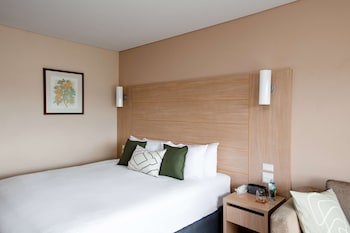 Deluxe Room, 1 Queen Bed, Balcony