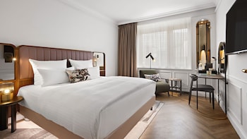 Deluxe Room, 1 King Bed