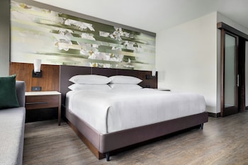 Standard Room, 1 King Bed