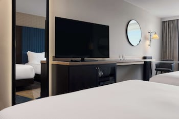 Room, 2 Queen Beds (Refurbished)