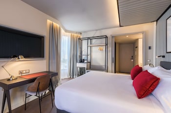 Room, 1 King Bed, Corner